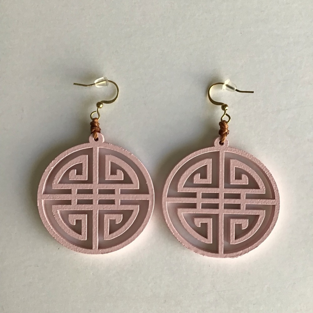 NEW Medallion Earrings Asian-Style Pink Lacquer Open Work Tagua Nut Lightweight - Picture 4 of 14